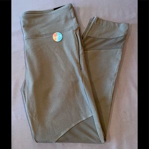BRAND NEW PINK Yoga pants New w/tags Khaki green SIZE L